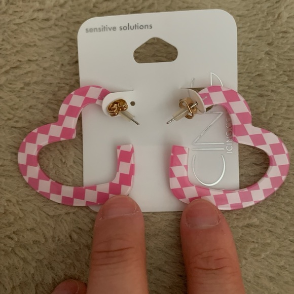 Checkered shaped heart earrings - Never worn and brand new in packaging - Picture 2 of 3